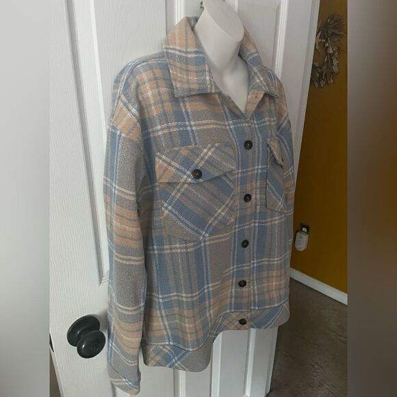 🆕 Women's Boston Traders shacket in peach/baby blue/white plaid - Picture 5 of 8